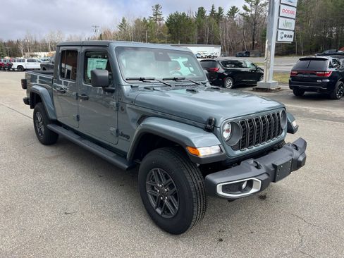 New 2026 Jeep Gladiator Sport AWD/4WD image 3