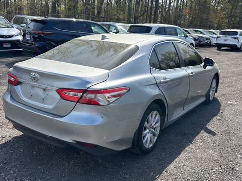 Used 2019 Toyota Camry LE w/ Convenience Package FWD image 4