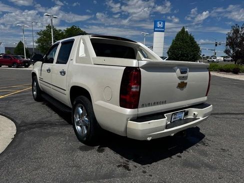 Used 2012 Chevrolet Avalanche LTZ AWD/4WD image 7