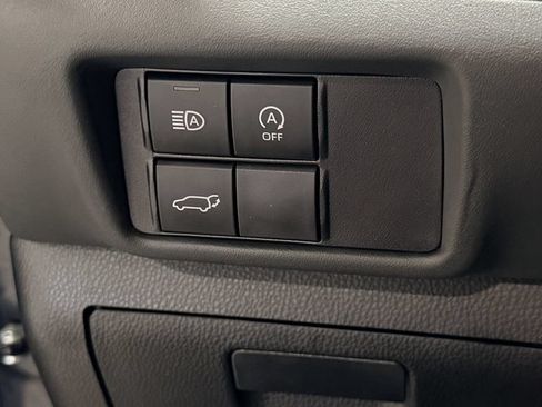 Used 2024 Toyota Highlander LE FWD image 22