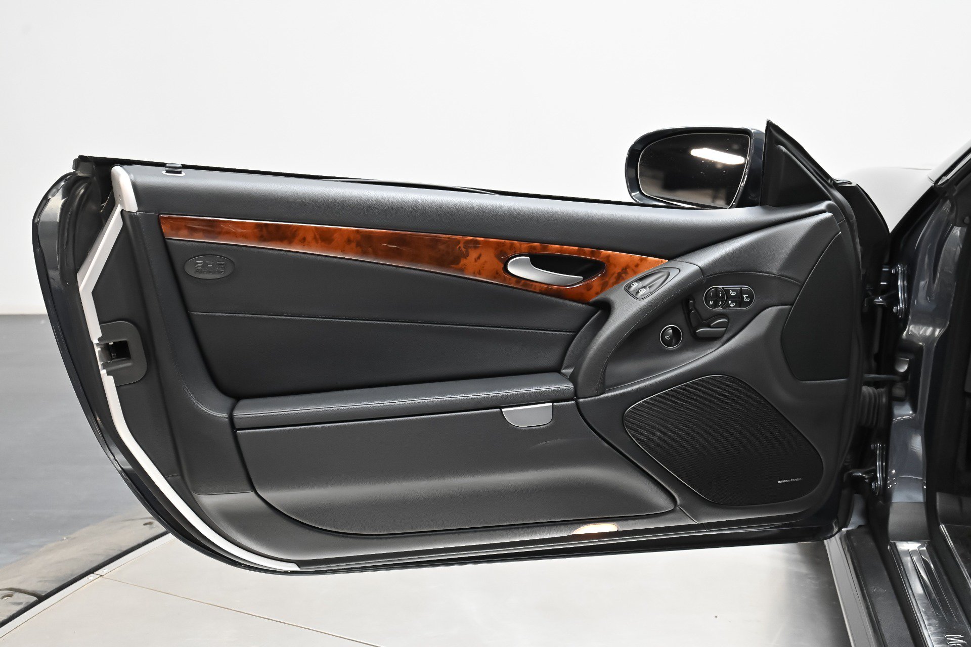 Used 2009 Mercedes-Benz SL 550 image 19