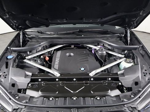 New 2026 BMW X5 xDrive40i w/ M Sport Package AWD/4WD image 9