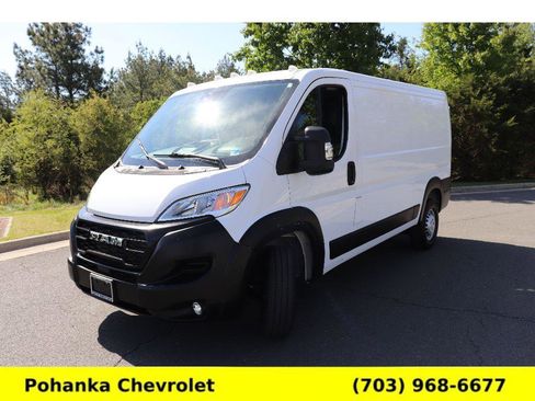 Used 2025 RAM ProMaster 2500 w/ Convenience Group FWD image 3