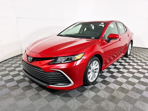 Used 2023 Toyota Camry LE w/ Convenience Package image 7
