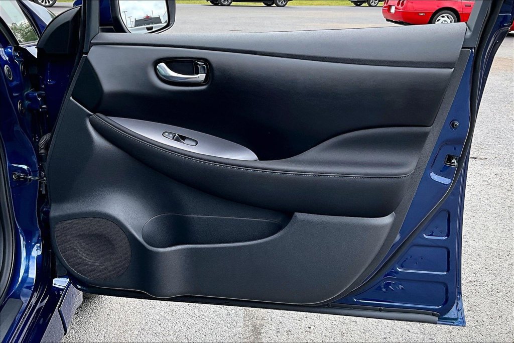 Used 2025 Nissan Leaf S FWD image 29