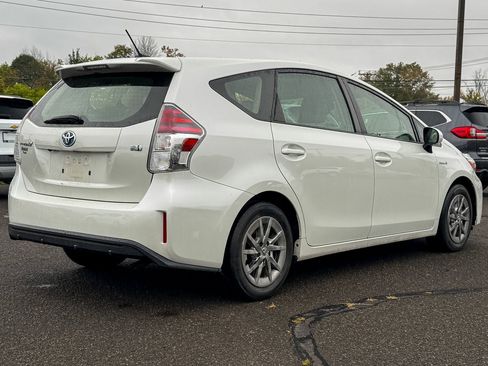 Used 2017 Toyota Prius V Four image 3