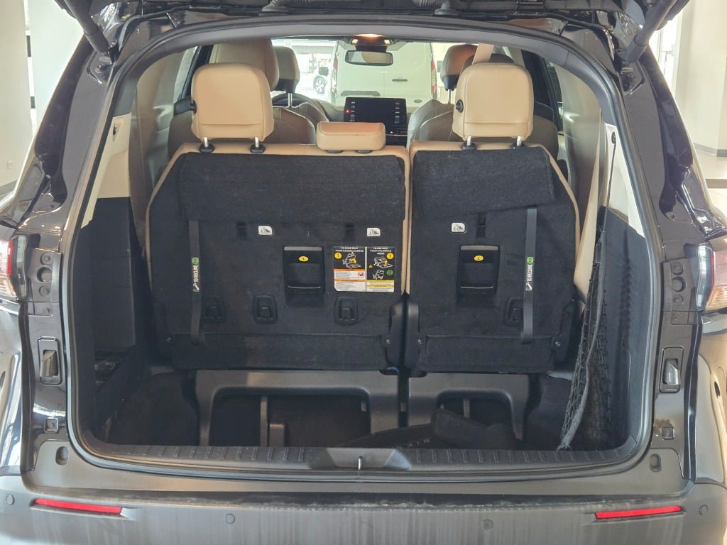 Used 2023 Toyota Sienna XLE AWD/4WD image 13
