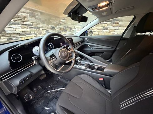 Certified 2023 Hyundai Elantra SEL w/ Convenience Package image 10