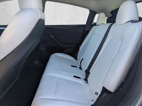 Used 2024 Tesla Model Y Long Range AWD/4WD image 19