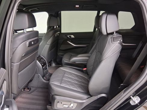 Used 2023 BMW X7 xDrive40i w/ M Sport Package AWD/4WD image 14