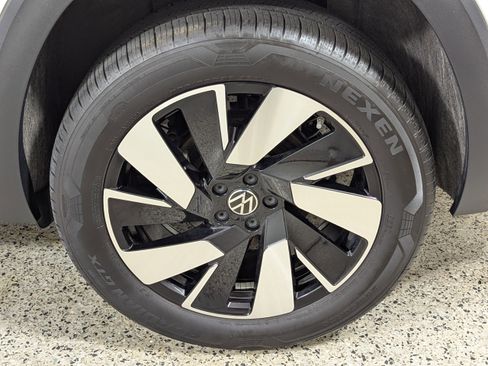 Used 2025 Volkswagen Atlas Cross Sport SE AWD/4WD image 25