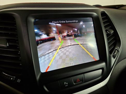 Used 2018 Jeep Cherokee Trailhawk w/ Quick Order Package 27L image 21