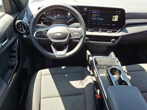 Used 2025 Chevrolet Equinox LT FWD image 11