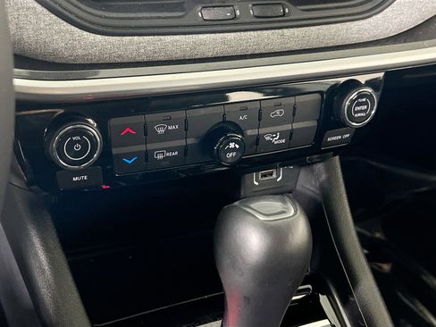 Used 2022 Jeep Compass Latitude image 15