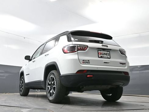 Used 2025 Jeep Compass Trailhawk AWD/4WD image 53