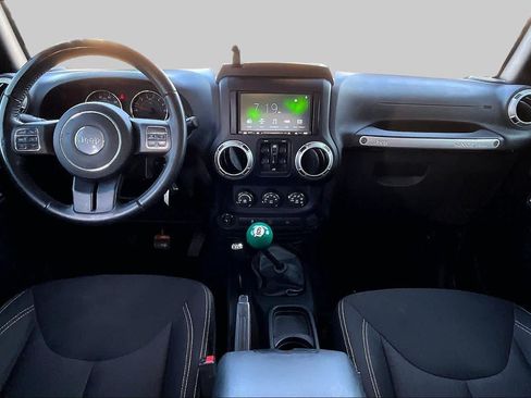 Used 2016 Jeep Wrangler Unlimited Rubicon w/ Connectivity Group AWD/4WD image 14