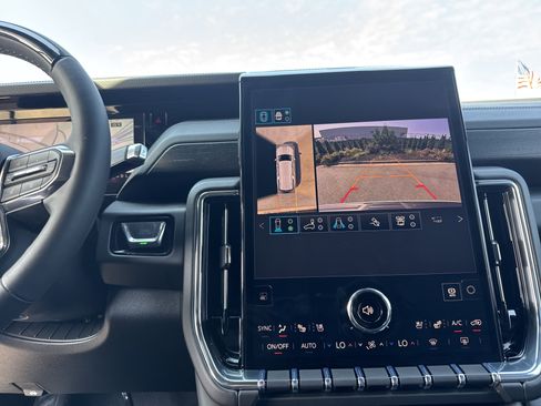 Used 2026 GMC Yukon XL Denali w/ Denali Reserve Package AWD/4WD image 25