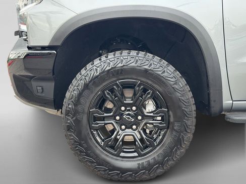 Used 2024 Chevrolet Silverado 1500 ZR2 w/ Technology Package image 10