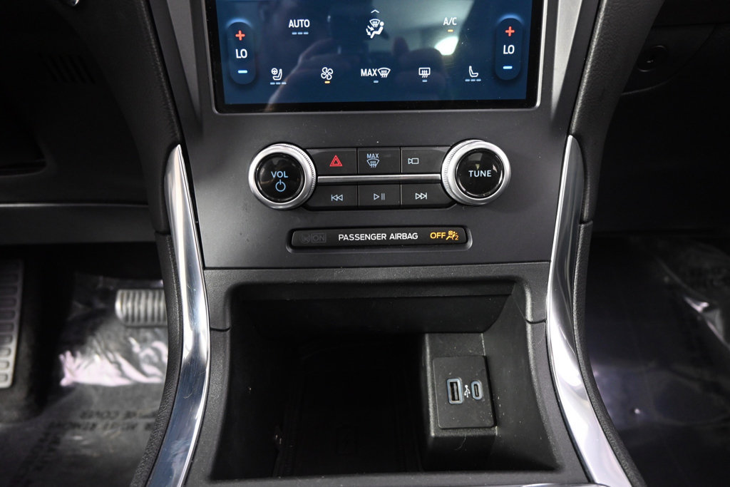 Used 2023 Ford Edge Titanium w/ Class II Trailer Tow Package AWD/4WD image 30