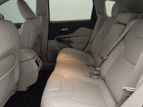 Used 2020 Jeep Cherokee Limited FWD image 18