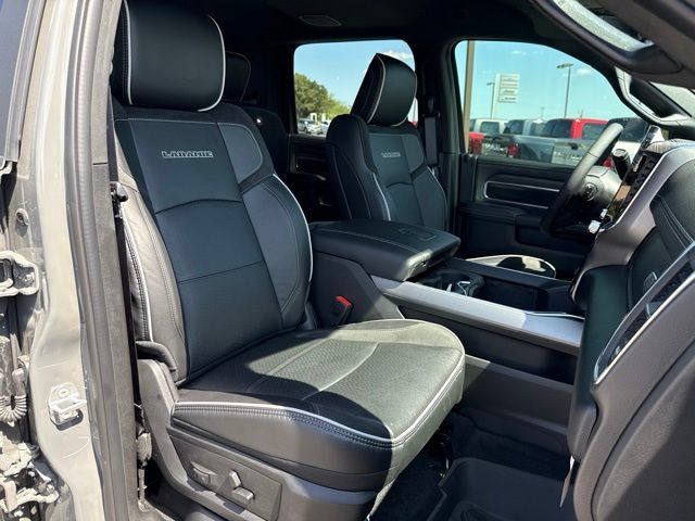 New 2026 RAM 2500 Laramie AWD/4WD image 13