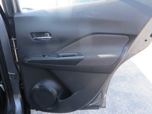 Used 2018 Nissan Kicks SV FWD image 9