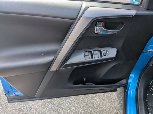 Used 2017 Toyota RAV4 XLE FWD image 10