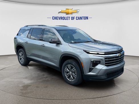 New 2026 Chevrolet Traverse LT FWD image 3