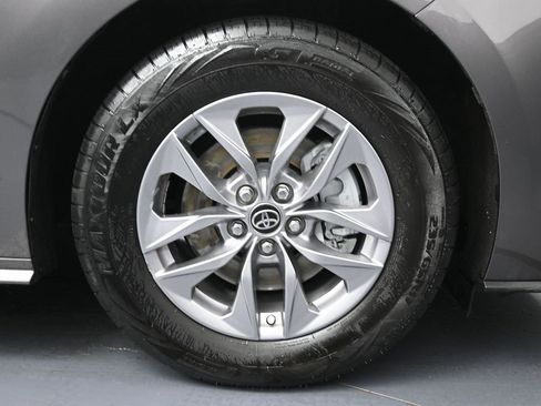 Used 2022 Toyota Sienna XLE w/ XLE Plus Package image 15