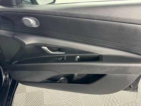 Used 2025 Hyundai Elantra SE image 28