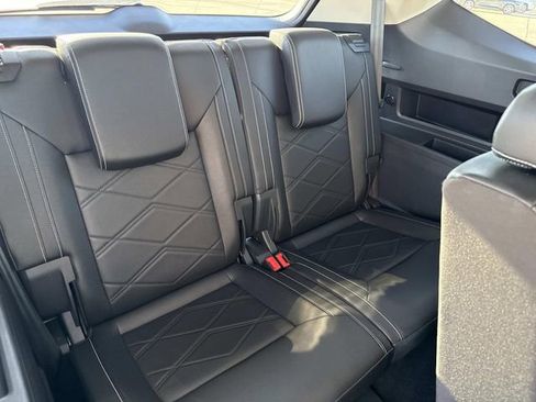 Certified 2025 Volkswagen Atlas SE image 19