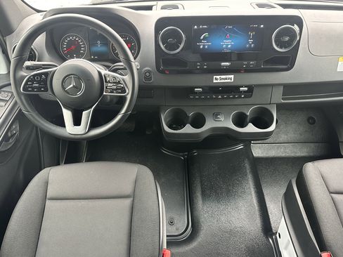 Used 2024 Mercedes-Benz Sprinter 2500 image 23