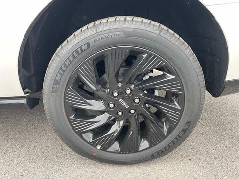 New 2026 Lincoln Navigator Reserve image 11