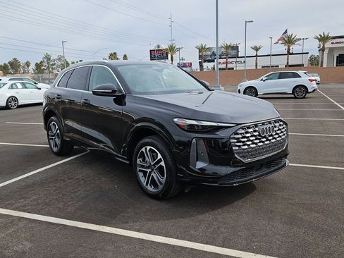 Certified 2025 Audi Q5 Premium w/ Convenience Package image 3