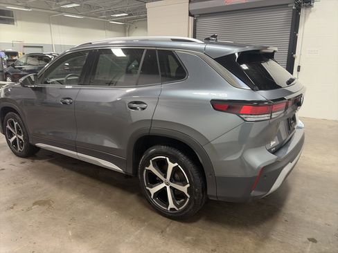 Certified 2025 Volkswagen Tiguan SE image 5