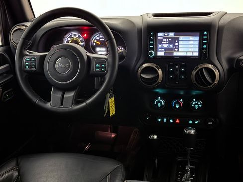 Used 2016 Jeep Wrangler Unlimited Sahara image 30