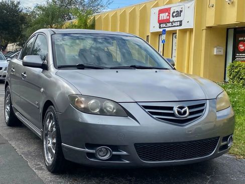 Used 2005 MAZDA MAZDA3 s w/ Moonroof & 6-CD Pkg FWD image 3