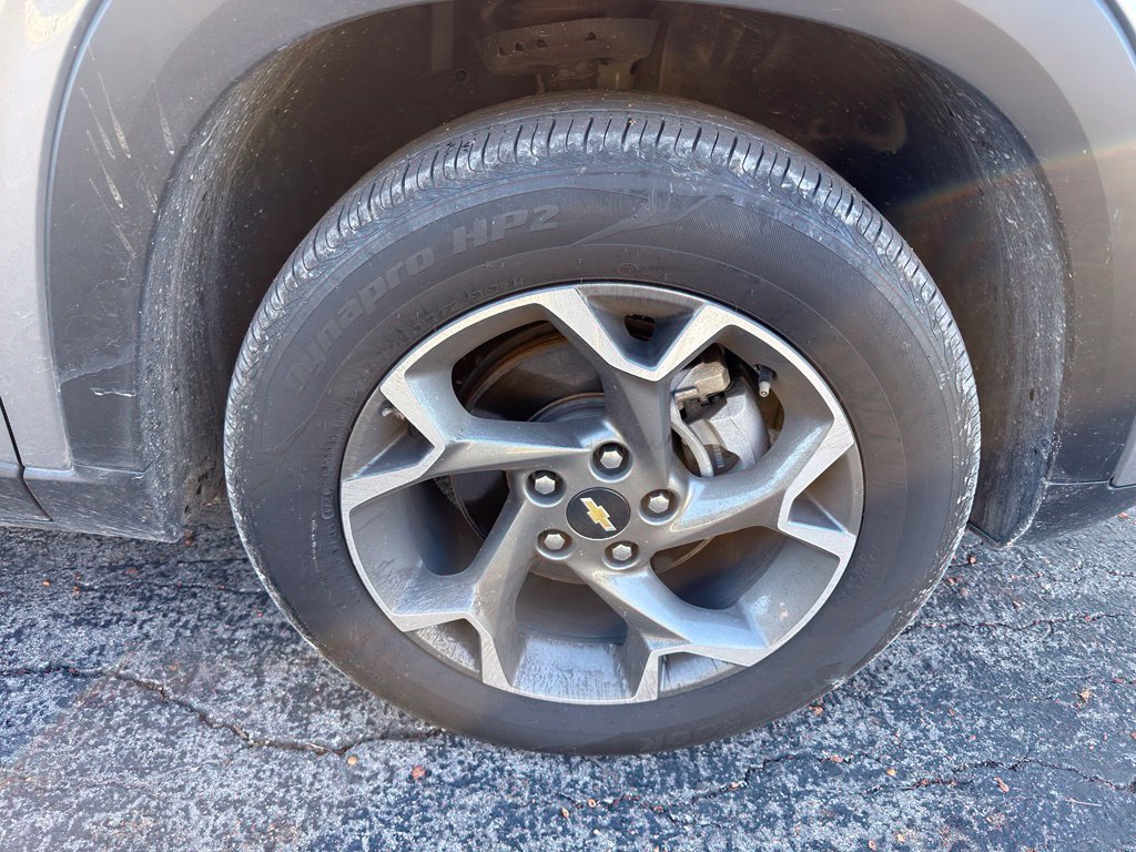 Used 2025 Chevrolet Trax LT FWD image 6