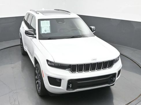 Used 2023 Jeep Grand Cherokee Overland AWD/4WD image 45