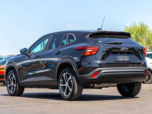 Used 2024 Chevrolet Trax RS w/ Driver Confidence Package FWD image 3