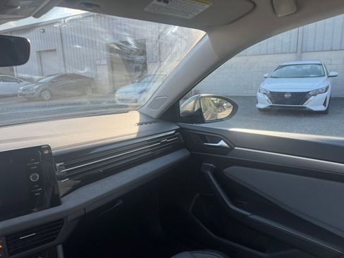 Used 2025 Volkswagen Jetta SE image 35