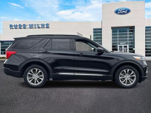 Used 2024 Ford Explorer XLT w/ Equipment Group 202A image 2