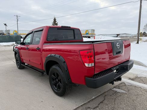 Used 2011 Nissan Titan SV image 7