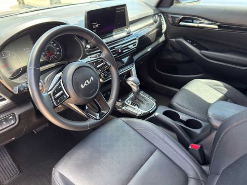 Certified 2023 Kia Seltos EX AWD/4WD image 12