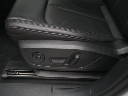 Used 2025 Audi Q3 2.0T Premium AWD/4WD image 29