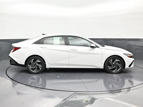 Used 2024 Hyundai Elantra Limited FWD image 6