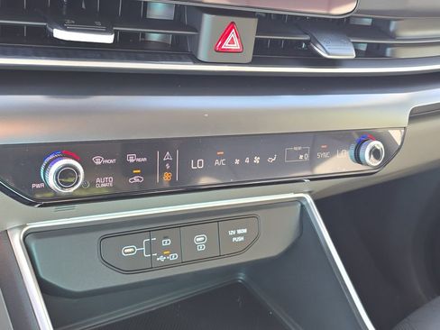 New 2026 Kia Carnival FWD image 25