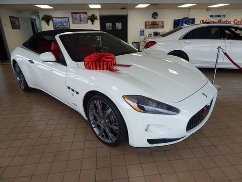 Used 2011 Maserati GranTurismo Convertible RWD image 2