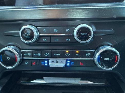 Used 2023 Ford F250 Lariat w/ Lariat Ultimate Package AWD/4WD image 9