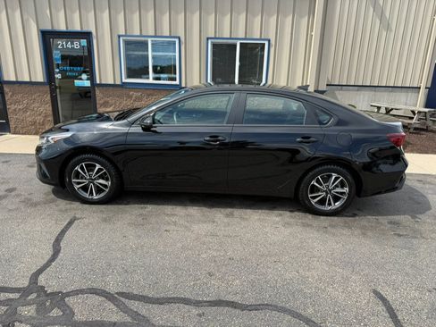 Used 2023 Kia Forte LXS w/ LXS Technology Package FWD image 3